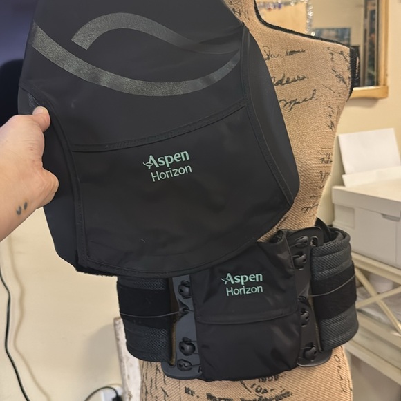 Like new, Aspen Horizon 2 piece, adjustable(in so many ways) back brace. - Picture 15 of 16